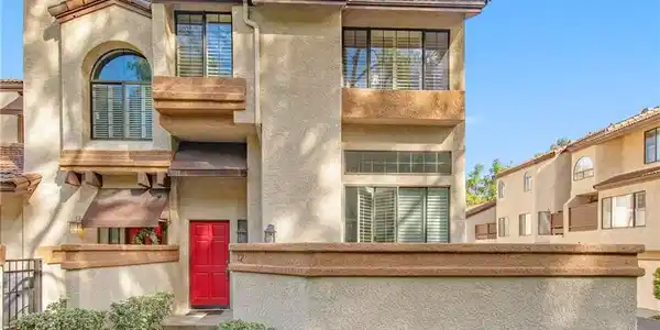 12 Deerpath Place