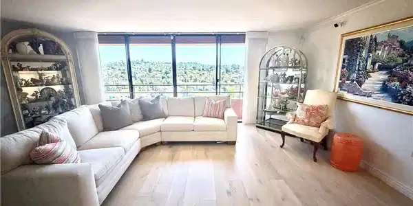 24055 Paseo Del Lago