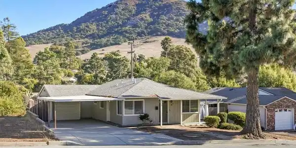 87 E Foothill