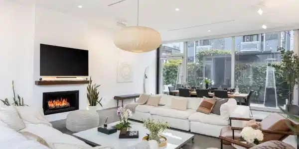 17 N Venice Boulevard