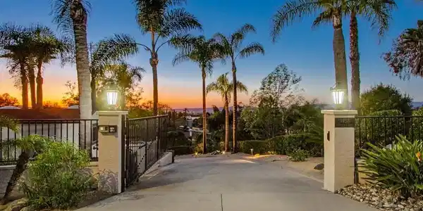 1932 Golden Hill