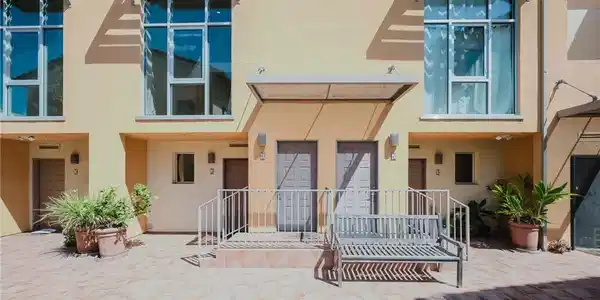 285 N Ventura Avenue