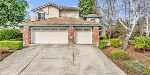 650 Sun Tree Ct