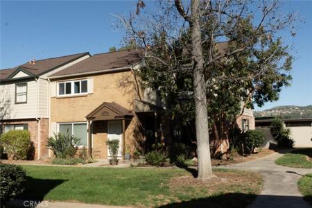 1277 N Mollison