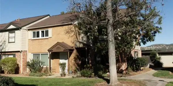 1277 N Mollison