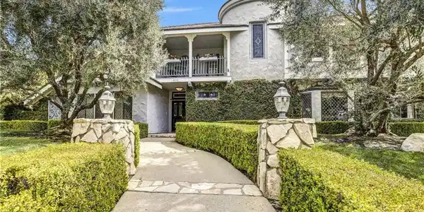 4032 Cresthaven Drive