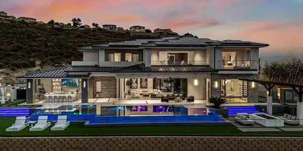 18386 Avenida Apice