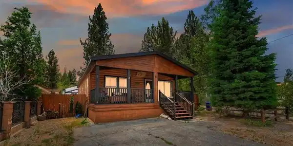 1106 W Country Club