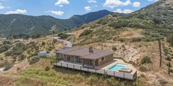 1910 Harbison Canyon Rd