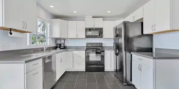 806 E 4Th Ave