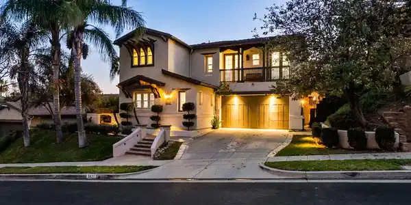 3821 Luna Court