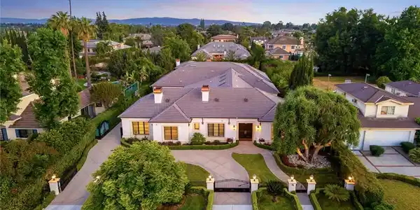 300 W Las Flores Avenue