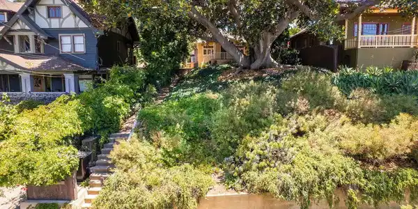 1336 Edgecliffe Drive