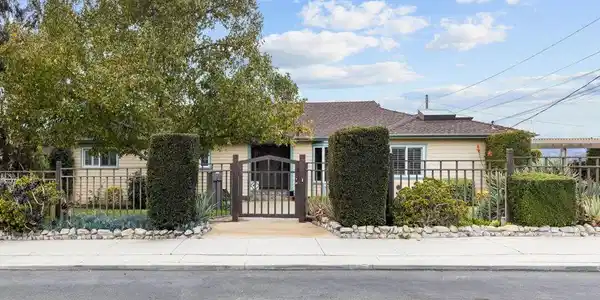 10405 Pinyon Avenue