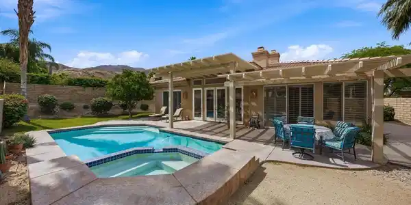 133 Vista Royale
