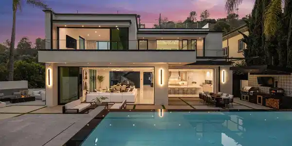 2112 Roscomare Road