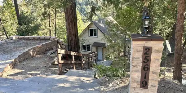 25619 Lo Lane