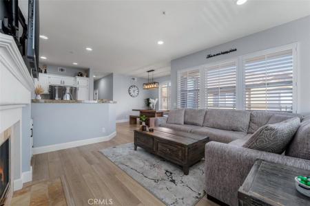 2772 N Blackburn