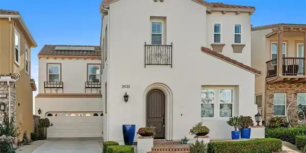 3933 Diamond Hill