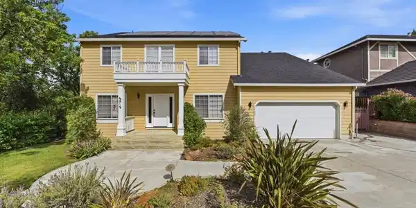 1129 Foxhurst Way