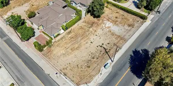 2877 Avenida Simi