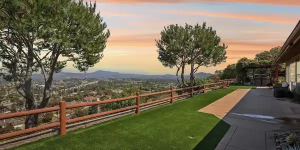 1305 Eagle Glen