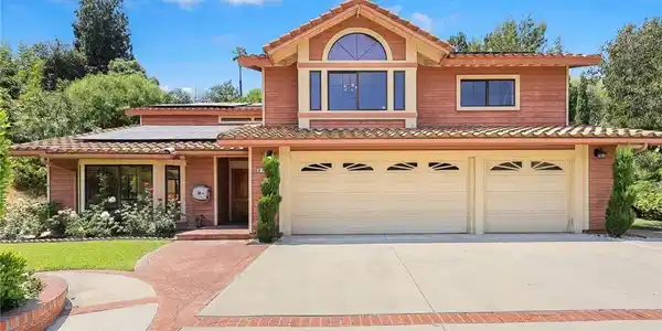 2977 E Hillside Drive