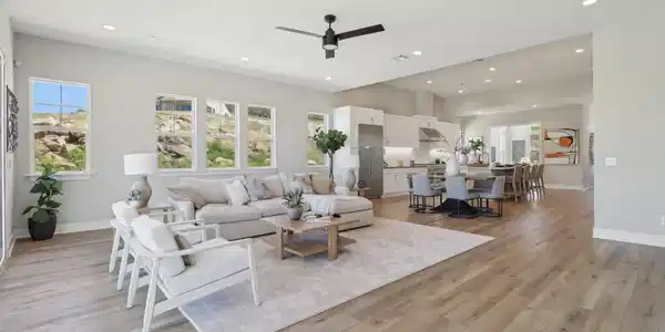 15130 Larchmont St
