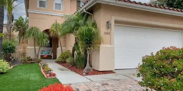 1242 Avenida Amistad