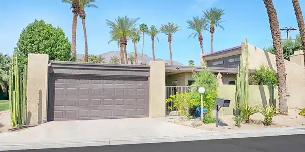 2615 E Palm Oasis Street