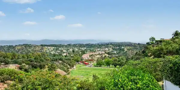 12544 The Vista