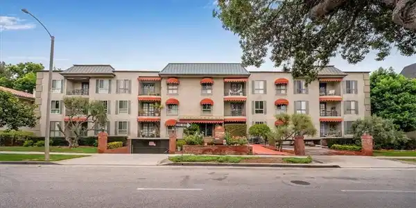 330 S Mentor Avenue