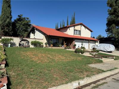 8992 Hillside