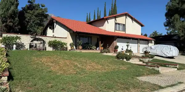 8992 Hillside