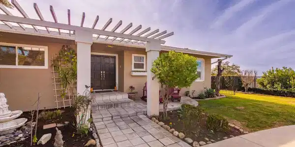 1518 Calle Portada