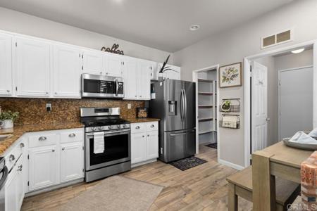 6303 Avenida De Las Vistas
