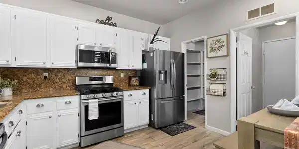 6303 Avenida De Las Vistas