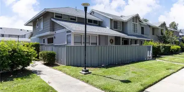 1380 W 48th Street