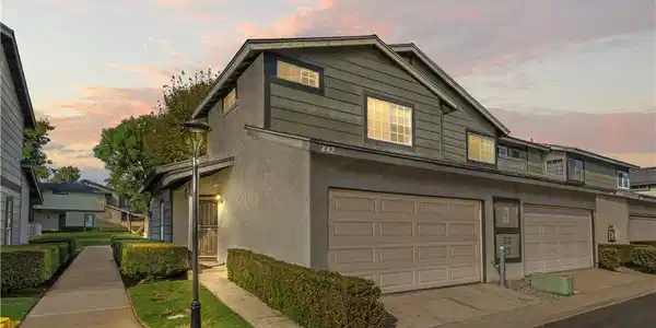 842 Carlton Privado