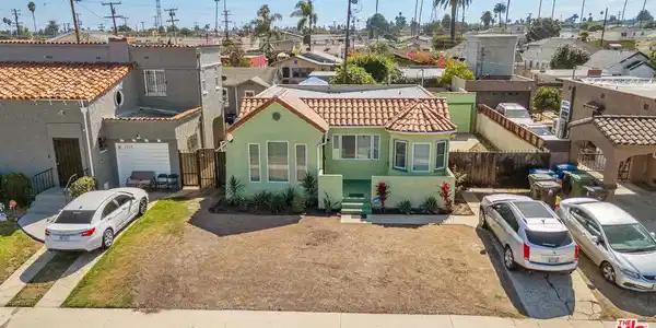 1424 W 94th Place