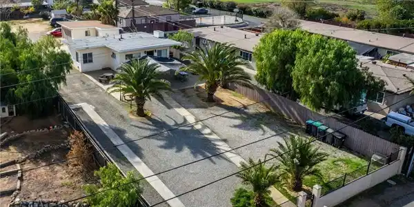 21947 Dracaea Avenue