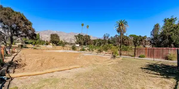 95 E Calaveras Street