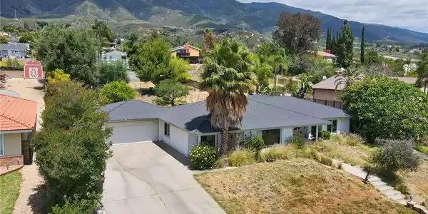 9072 Hillside