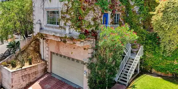 3207 Kenneth Drive