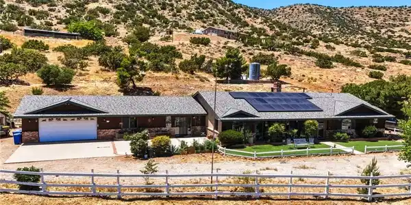 1661 Twin Butte