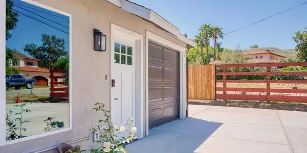 3942 Hitch Boulevard
