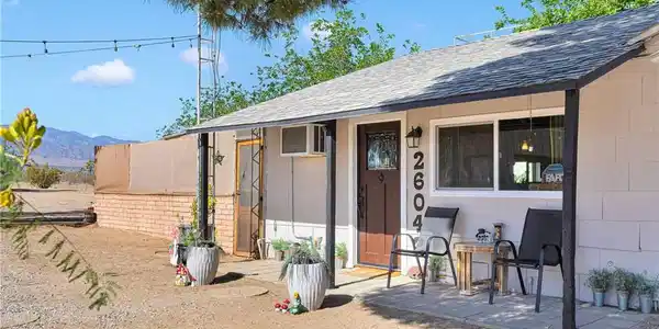 26042 E Avenue U8