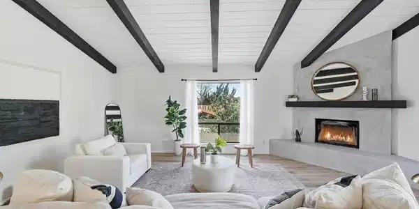 1003 Via Unidos