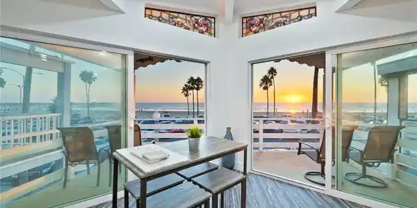 2212 W Oceanfront