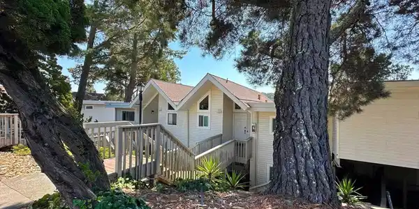 1984 Ascot Dr